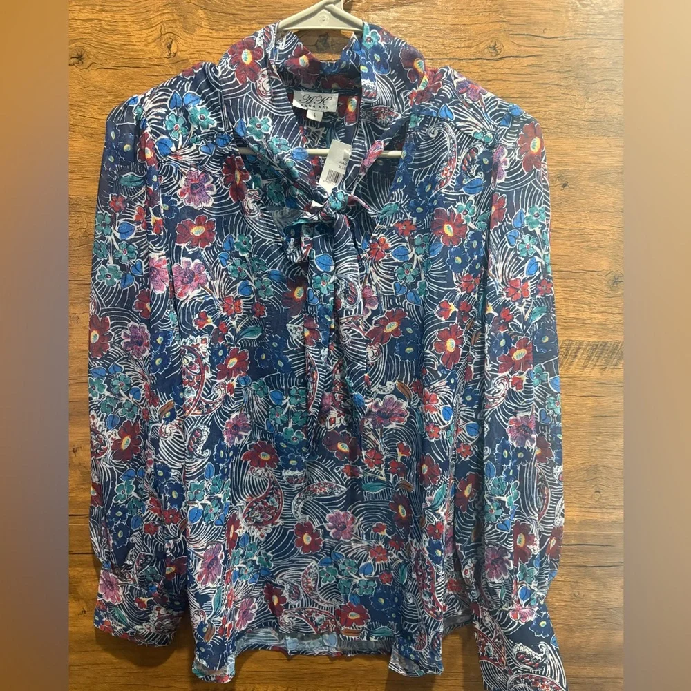 ANNA KAY & CO. Tie Neck Floral Top - Picture 2 of 8